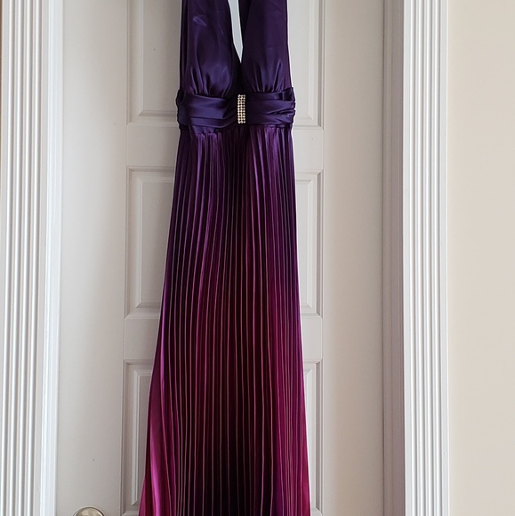 Dress - Picture 1 of 8